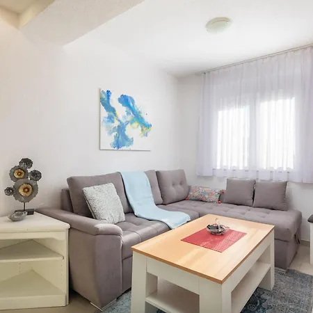 Knez Apartment Makarska